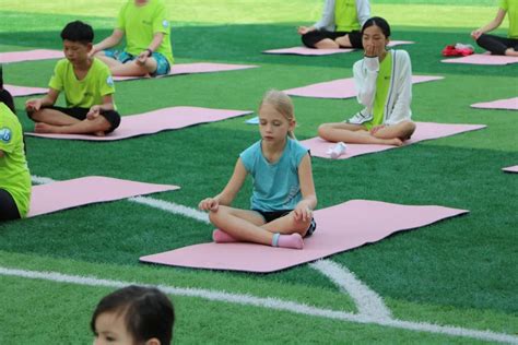 走，去画里做瑜伽！ - 最新消息 - 沈阳加拿大外籍人员子女学校|Canadian International School Of Shenyang