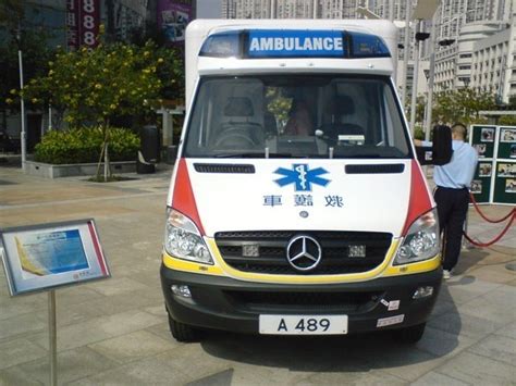 为什么香港的救护车上「救护车」三个字是用反体字来写的（即正常文字的水平镜面）？-正解问答-正解网