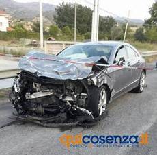orario amaco terribile schianto a luzzi tra una mercedes ed una citroen orario amaco terribile schianto a luzzi tra una mercedes ed una citroen