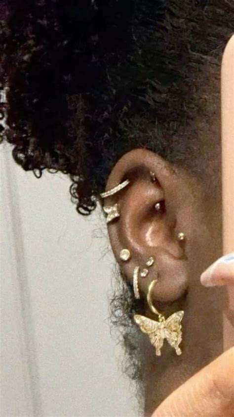 Pin by Mariii on 𝚖𝚢𝚜𝚎𝚕𝚏 in 2025 | Cute ear piercings, Pretty ear ...