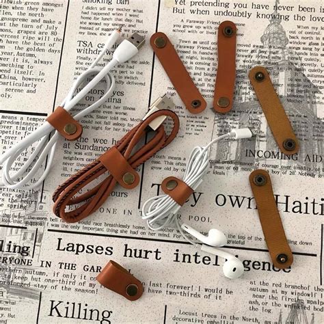 De leren datalijn bindt de lijn vast om de leren gesp te ontvangen ...