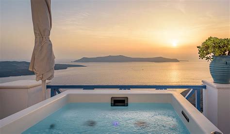 GOLDEN GREY GOOSE APARTHOTEL (Santorini/Fira) - B&B Reviews, Photos ...