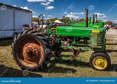 1945 John Deere Model H Row Crop Tractor Editorial Image - Image of ...