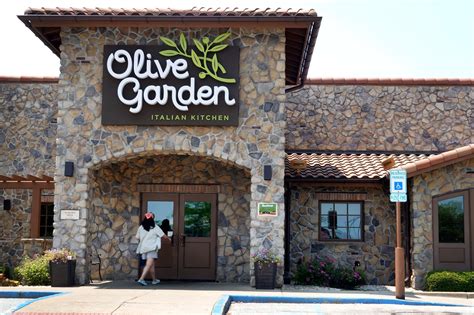 Olive Garden Owner Announces Uber Delivery Partnership | IBTimes
