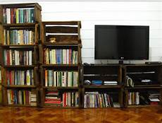 creare con le cassette della frutta come realizzare una libreria shabby con le cassette della creare con le cassette della frutta come realizzare una libreria shabby con le cassette della