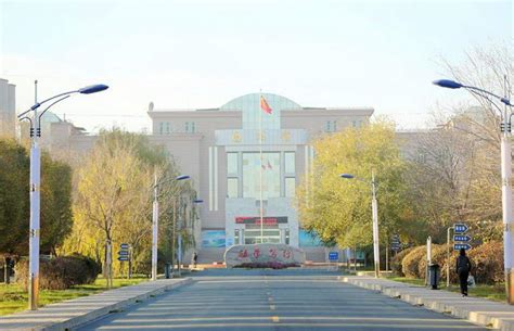 新疆首所“全国青少年三维创意设计示范校”授牌乌鲁木齐外国语学校 第十二中学
