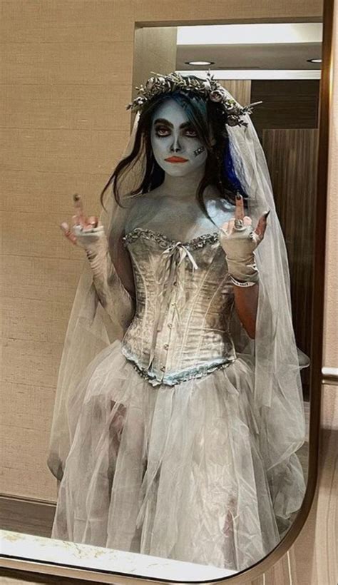 Corpse Bride Costume with Veil 的图像结果