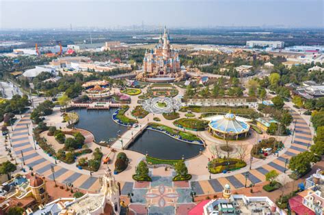 上海迪士尼乐园重新开放，图说疫情阴霾下的全球迪士尼乐园_腾讯新闻