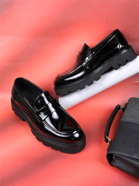Men Black Solid Loafers – ShoeTree