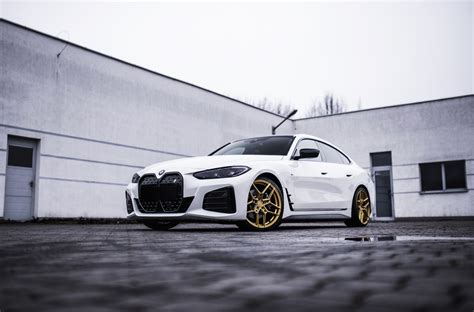 BMW i4 - VEHICLES GALLERY