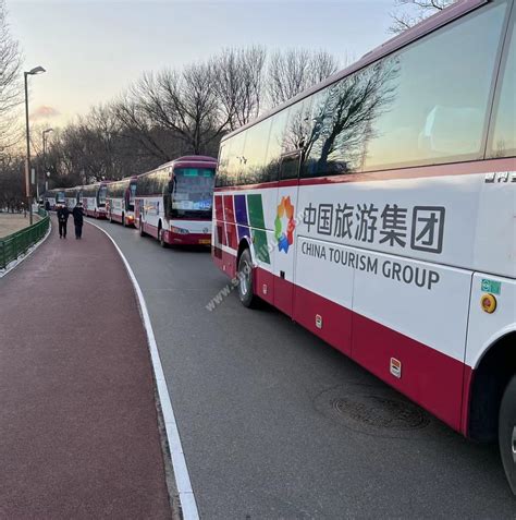 北京45-50座金龙大巴车租一天多少钱？