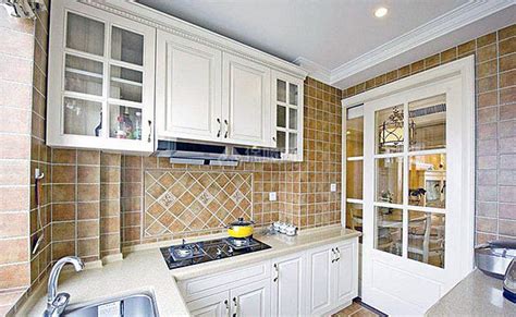 如何选择厨房墙面玻璃 厨房墙面材料有哪些-房天下家居装修网