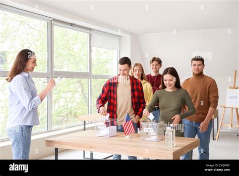 Pictures of People Voting 的图像结果