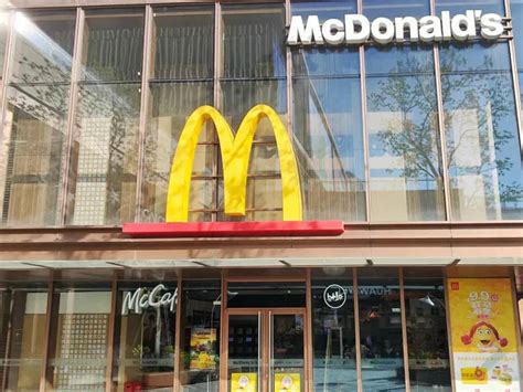 Wells Fargo Backs McDonald's, Calls It A Key Defensive Stock — But ...