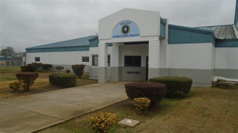 State prisoner killed, 2 more hospitalized after inmate-on-inmate ...