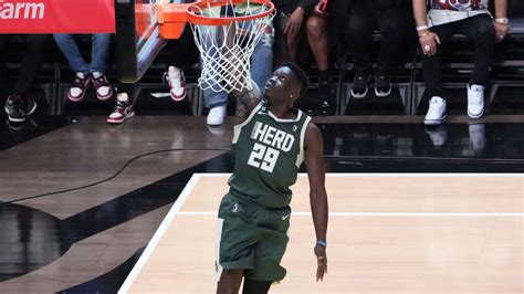 Bucks sign Alex Antetokounmpo to two-way contract - ESPN