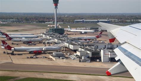 10 Most Busiest Airports in The World - lifeberrys.com