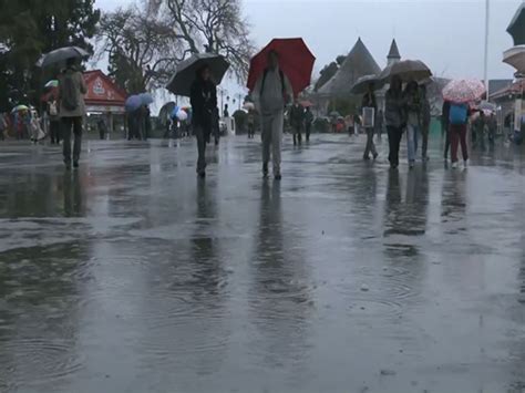 Rain lashes Shimla, tourists, locals rejoice