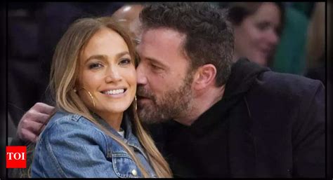 Jennifer Lopez and Ben Affleck to be neighbours again; Actress to buy a ...