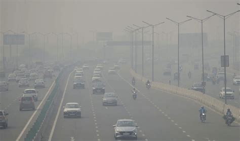 Delhi's Air Quality Remains Poor Amid Ongoing Water Spraying Efforts