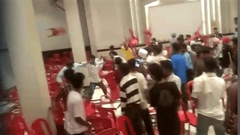 शिरोमणि अकाली दल के प्रोग्राम में भिड़े कार्यकर्ता, एक-दूसरे पर फेंकी ...