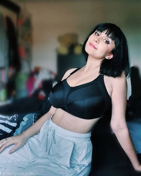 Soheila Clifford - Huge Tits Brunette - Fapdungeon