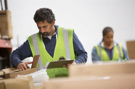 Warehouse Associate Job Description | HireQuotient