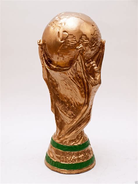 FIFA World Cup Trophy Backside 的图像结果