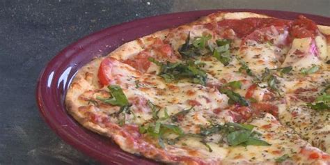 Charleston business gets creative, serving lunch menu curbside