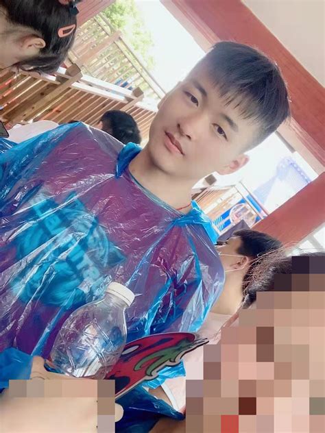 最闪亮的坐标丨湖南19岁少年救人牺牲，墓碑上是他笑的最灿烂的照片 - 湖南之窗 - 新湖南