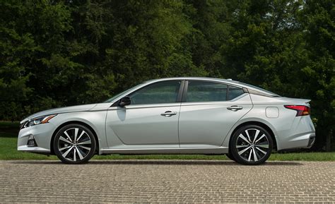 2019 Nissan Altima Reviews | Nissan Altima Price, Photos, and Specs | Car and Driver