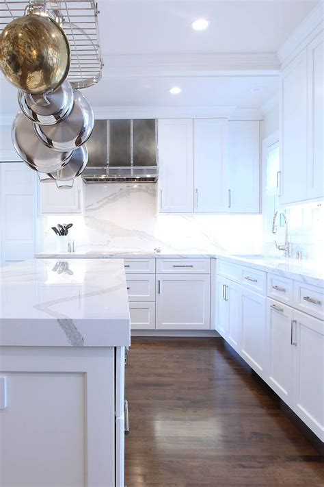 White Quartz Full Height Backsplash Counters Cabinets Dark Hardwood ...
