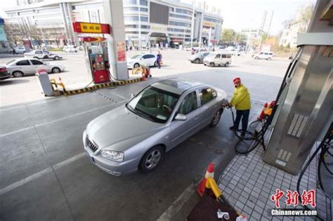 原油创近五个月新低 中国成品油价有望下调--能源--人民网