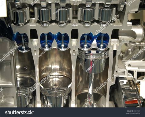 Engine Cross Section 的图像结果