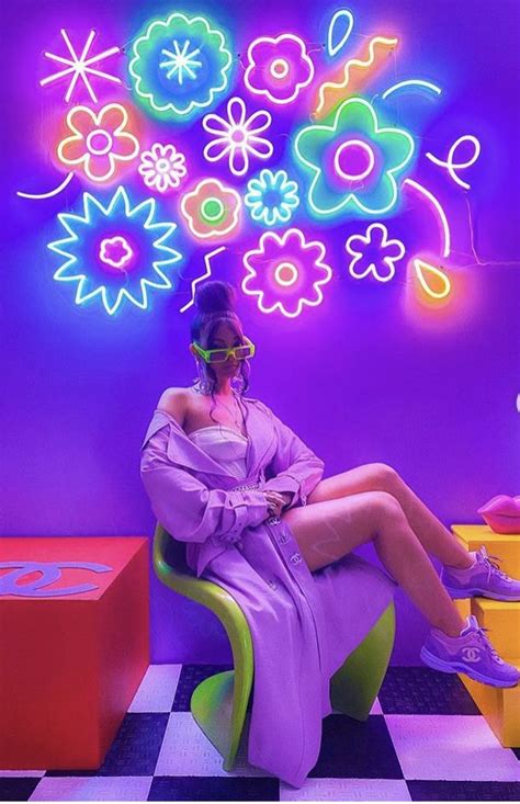 Selfie Point Neons – The MB Store