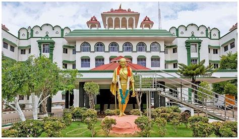 சமூக வலைதளத்தில் பெண்கள் குறித்து அவதூறு பரப்பிய விவகாரம் ...