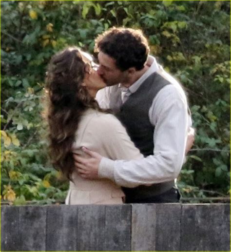 Jessica Alba Shares Passionate Kiss with Co-Star Lorenzo de Moor on ...