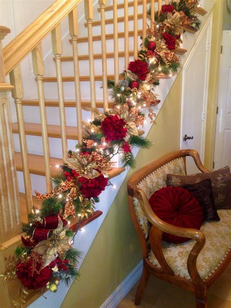 Decorate The Staircase For Christmas – 45 Beautiful Ideas - Decoration ...