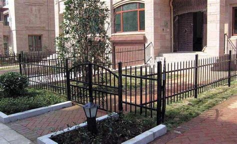 花园施工防护隔离带别墅铁艺金属栅栏园林绿化锌钢护栏围墙护栏-阿里巴巴