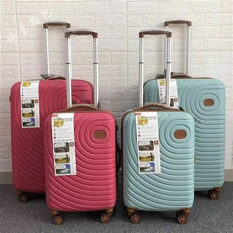 Hard Shell Suitcase 的图像结果