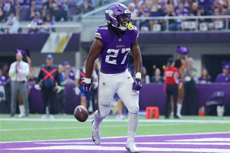 What happened to Jordan Mason? Live injury updates for Vikings at ...