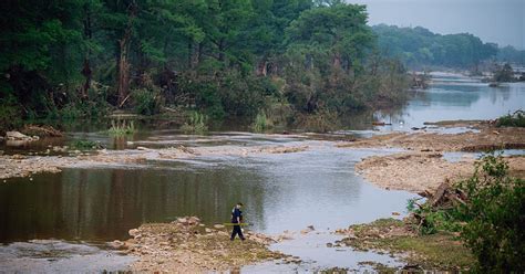 Texas flooding: Sightseers hamper first responders in Kerrville, police ...