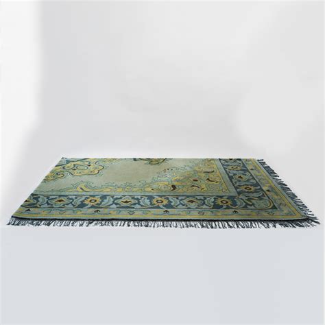 QUARTER RUG