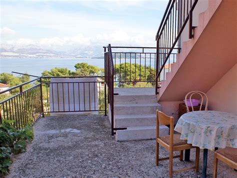 Apartments Jelica - private accommodation in Slatine near Trogir - Croatia