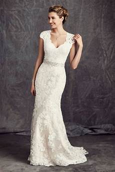 Lace Wedding Gowns Uk by The Most Popular Lace Wedding Dresses According To Lace Wedding Gowns Uk
