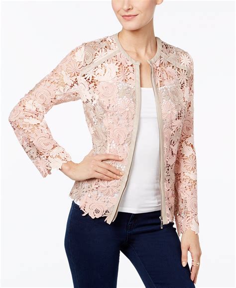 Blusa de bolinhas | Roupas de renda, Moda discreta, Jaquetas