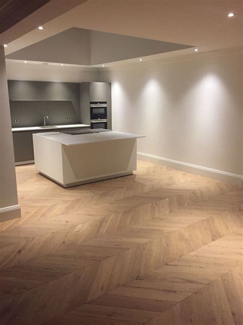 OAK NATURAL. Chevron engineered parquet flooring blocks. Luxury ...