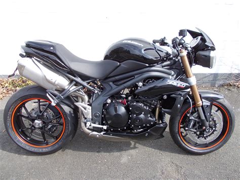 Details zum Custom-Bike Triumph Speed Triple 1050 des Händlers Motorrad Reinhardt GmbH