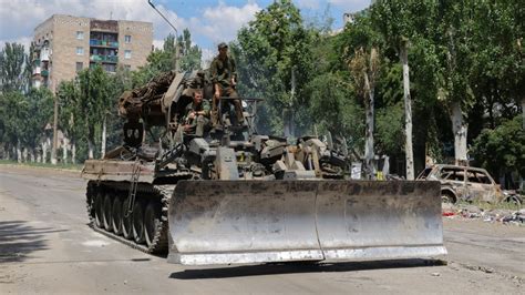 Гайдай: війська РФ повністю не контролюють Луганщину, біля ...