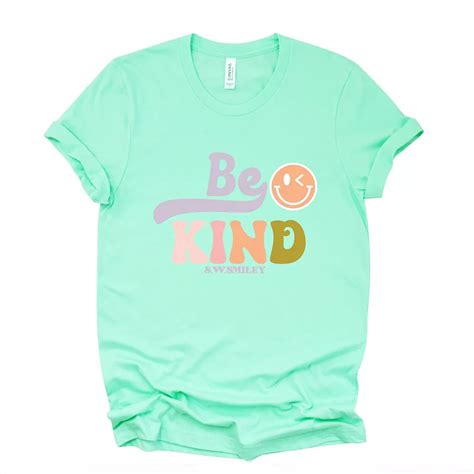S.W.Smiley Be Kind Smiley Face - Women's Short Sleeve Graphic T-Shirt